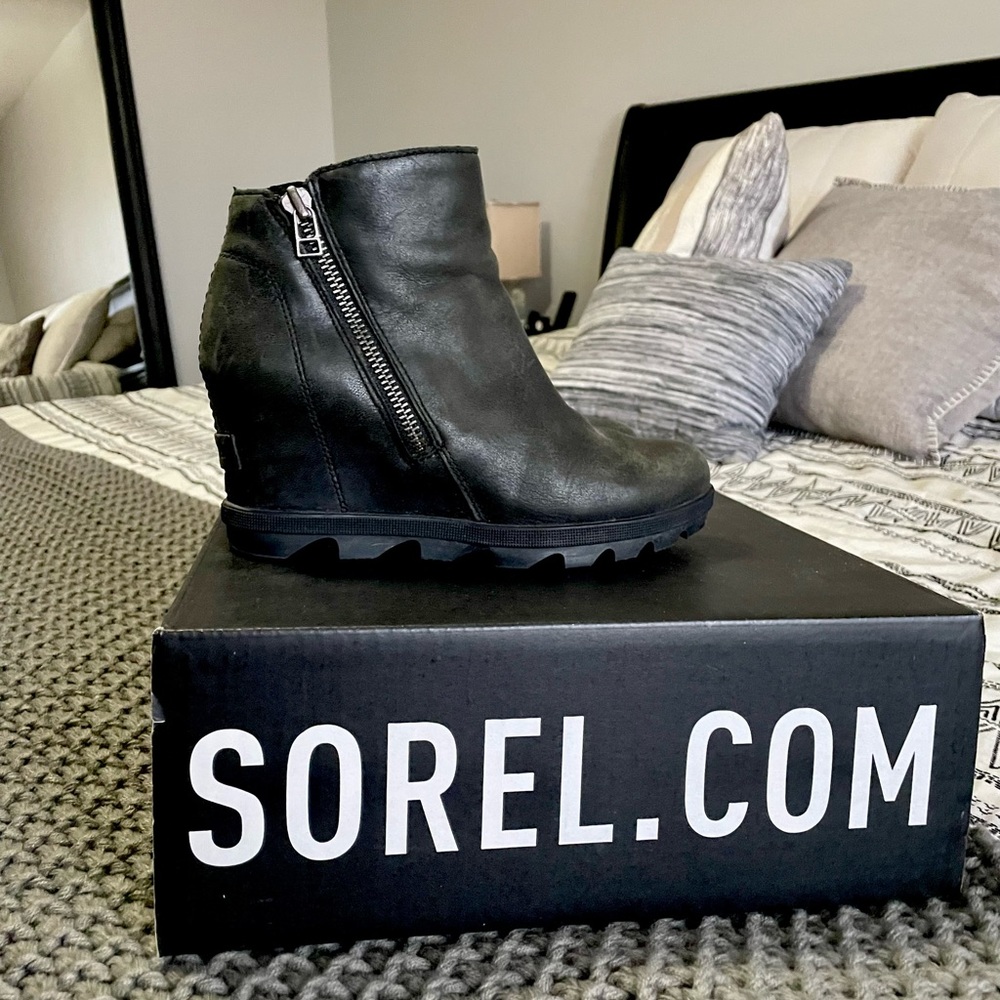 Sorel Joan or arctic wedge boots. Size 7.5 great condition